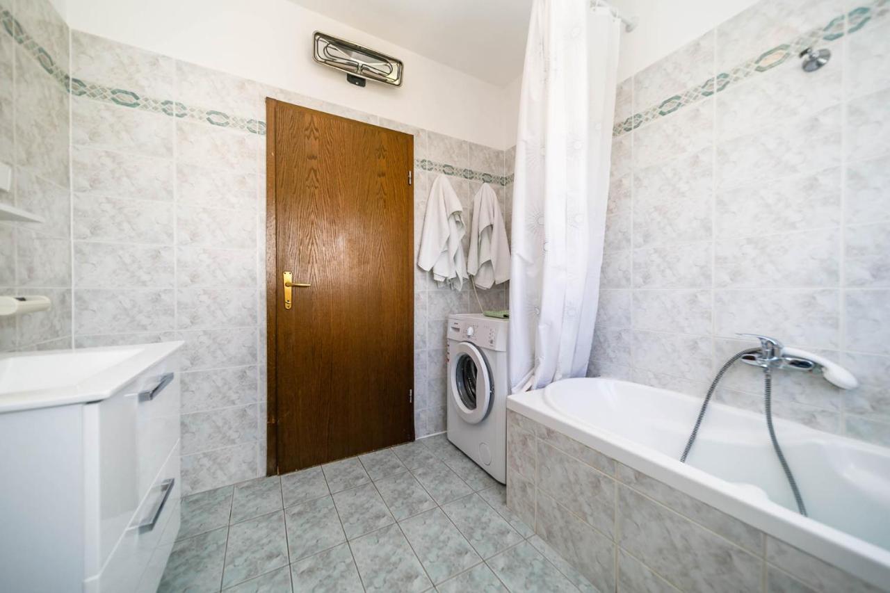 Apartments Mate Balote 54 Krk Εξωτερικό φωτογραφία
